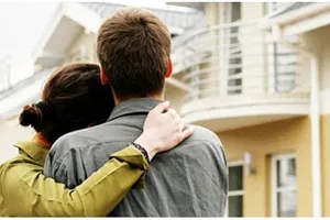 Sao vợ chồng phải cùng đứng tên trong sổ đỏ?