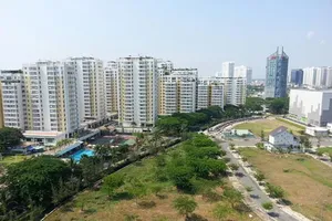 Chưa siết tín dụng, địa ốc đã chạy đua săn vốn ngoại