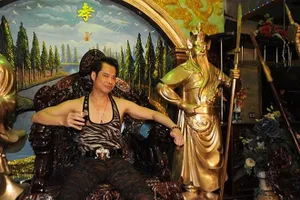 Rùng mình biệt thự quái đản hơn 100 tỷ của ca sĩ Ngọc Sơn