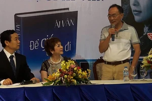 Ra mắt hồi ký của ca sĩ Ái Vân với 8.808 từ bị xóa trắng