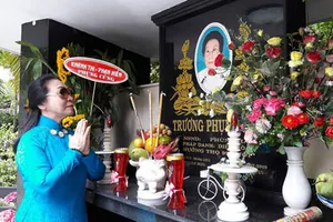 Đông đảo giới nghệ sĩ quy tụ về lễ tưởng niệm NSND Phùng Há