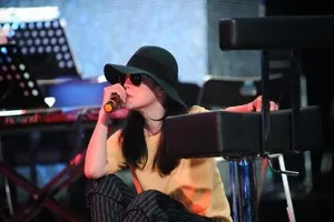 Thu Phương bật khóc khi hát 'Nỗi đau ta nhận riêng mình'