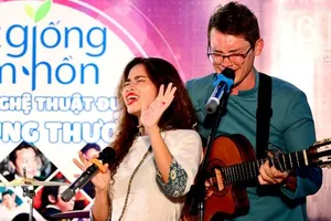 Kỷ lục đêm diễn thiện nguyện sôi động trên đường sách