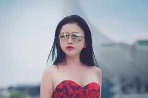 Hoa hậu Janny Thủy Trần đến Singapore đóng phim