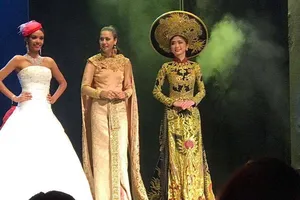 Việt Nam đoạt giải quốc phục tại Miss Heritage Global 