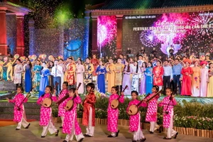 Rực rỡ khai mạc Festival Đờn ca tài tử quốc gia ​