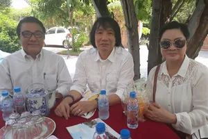 Đông đảo nghệ sĩ nổi tiếng viếng NS Thanh Sang