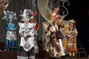 Hoàng tử - công chúa và 9 vị thần chào hè 2017