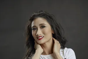 Á quân bolero phụ lòng á hậu phu nhân