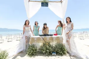 Ngắm dàn hoa hậu, hoa khôi làm cô dâu trên biển