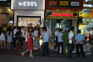 Quán của hoa hậu Phạm Hương bị tạt sơn ngay khai trương