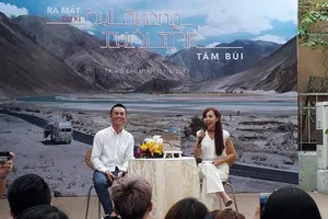 'Bụi đường tuổi trẻ' thu hút bạn đọc đến Đường Sách