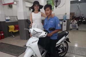  Phan Thị Mơ mua xe giúp cậu sinh viên nghèo