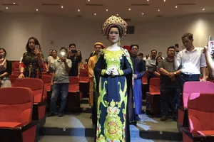 Nghệ sĩ rộn ràng, rực rỡ trong ngày Giỗ Tổ