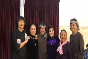 Nghệ sĩ rộn ràng trong hậu trường đêm diễn Đời cô Lựu