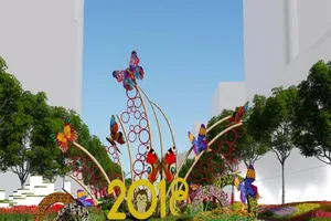 Chó cao 3,6m ở đường hoa Nguyễn Huệ Xuân 2018