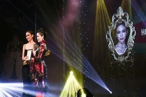Á hậu Mâu Thủy, Hồng Ánh là Người phụ nữ của năm