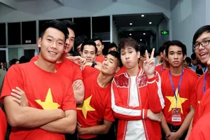 Nguyên Vũ hào hứng khoe ảnh với Mỹ Tâm và U-23