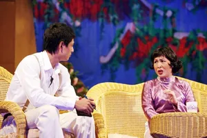 Vừa đóng cửa Superbowl, NSND Hồng Vân đã mở lại 