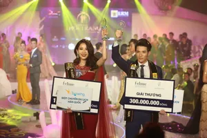 Chị gái Nam Em đăng quang 'Người mẫu Thời trang VN' ​