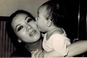 Khán giả khóc nghẹn thương phận mồ côi con cố NS Thanh Nga