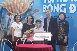 Một thiếu nhi VN sẽ hộ tống cầu thủ ra sân chung kết World Cup