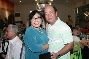 Lệ Thủy làm tiệc quy tụ NS cải lương chúc mừng NS Minh Cảnh 