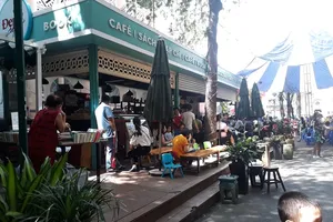 Đường sách TP.HCM: Nhà vệ sinh chưa có và nỗi lo bãi xe