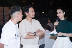 Á hậu Diễm Trang khoe sắc, khoe tiếng Anh 