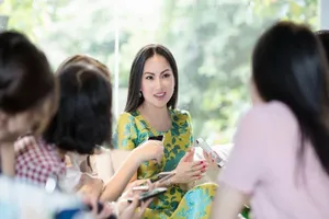 Hà Phương-vợ tỉ phú Chính Chu ra mắt sách tại Việt Nam