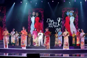 Ngắm bộ sưu tập áo dài xuân của HH Ngọc Hân ở Duyên dáng VN