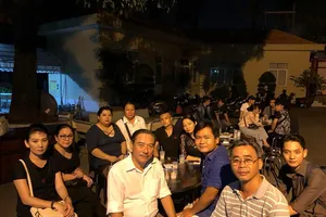 Nghệ sĩ chung tay cùng gia đình lo đám tang cho Lê Bình 