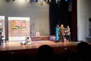 'Lạc dòng' thời sự dữ dội khi đất vẫn lở sau 20 năm