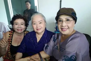 Nghệ sĩ Lệ Thủy, Bạch Tuyết dự Giỗ Tổ sân khấu