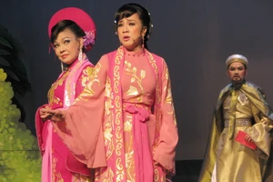 Nghệ sĩ cải lương nổi tiếng giao lưu biểu diễn ở đường sách 