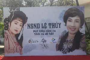 Nghệ sĩ tưng bừng tham dự ra mắt hồi ký của NSND Lệ Thủy