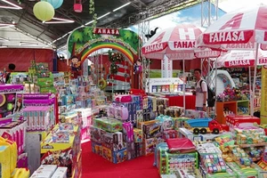 Thị trấn Ánh Sáng của Lễ hội Fahasa tại NVH Thanh niên