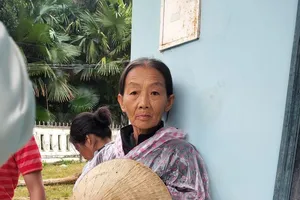 Mừng như người nghèo lần đầu được nhận cứu trợ