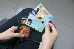 Từ 18-11, CMND không còn giá trị khi thanh toán không dùng tiền mặt