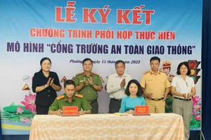 Công an và trường học thực hiện “Cổng trường an toàn giao thông” năm 2023