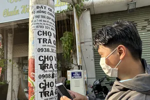 Bạn đọc góp ý giải pháp trị nạn dán tờ rơi, quảng cáo