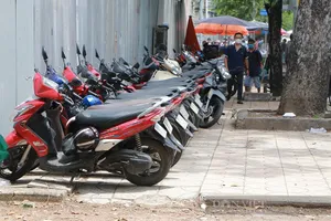 Cảnh giác thủ đoạn tráo biển số để trộm xe máy tại các bãi giữ xe