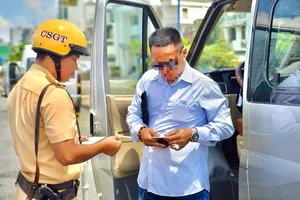 Cả tài xế lẫn khách đều bị phạt nếu không thắt dây đai an toàn