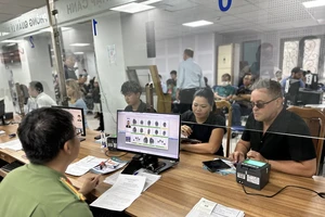 Thủ tục cấp thẻ tạm trú cho người nước ngoài do doanh nghiệp bảo lãnh