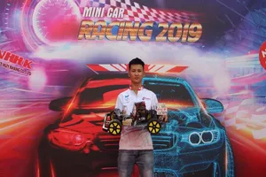 Quyết liệt cuộc đua ô tô mô hình tự chế 