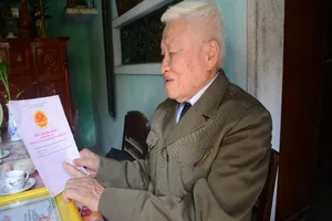 Gặp ông đại tá từng thế chấp nhà kéo điện cho dân 