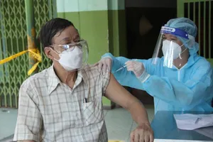 Quận Phú Nhuận tiêm trộn mũi 2 Pfizer cho người đã tiêm mũi 1 Moderna 