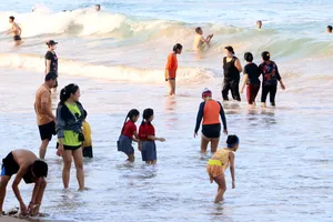 Khánh Hòa đón hơn 55.000 du khách trong dịp lễ Giỗ Tổ Hùng Vương