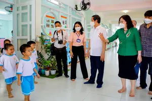 Bộ trưởng Bộ GD-ĐT Nguyễn Kim Sơn thăm Trường mầm non khu chế xuất Tân Thuận