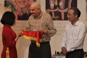 Người Mỹ sưu tầm di sản Việt: 'Con người Việt Nam làm tôi yêu mến đất nước này'